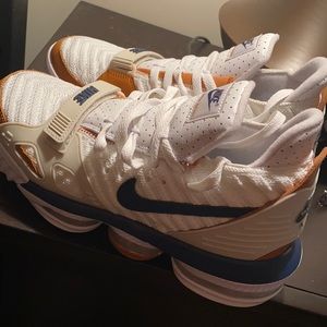 LeBron 16 air trainer